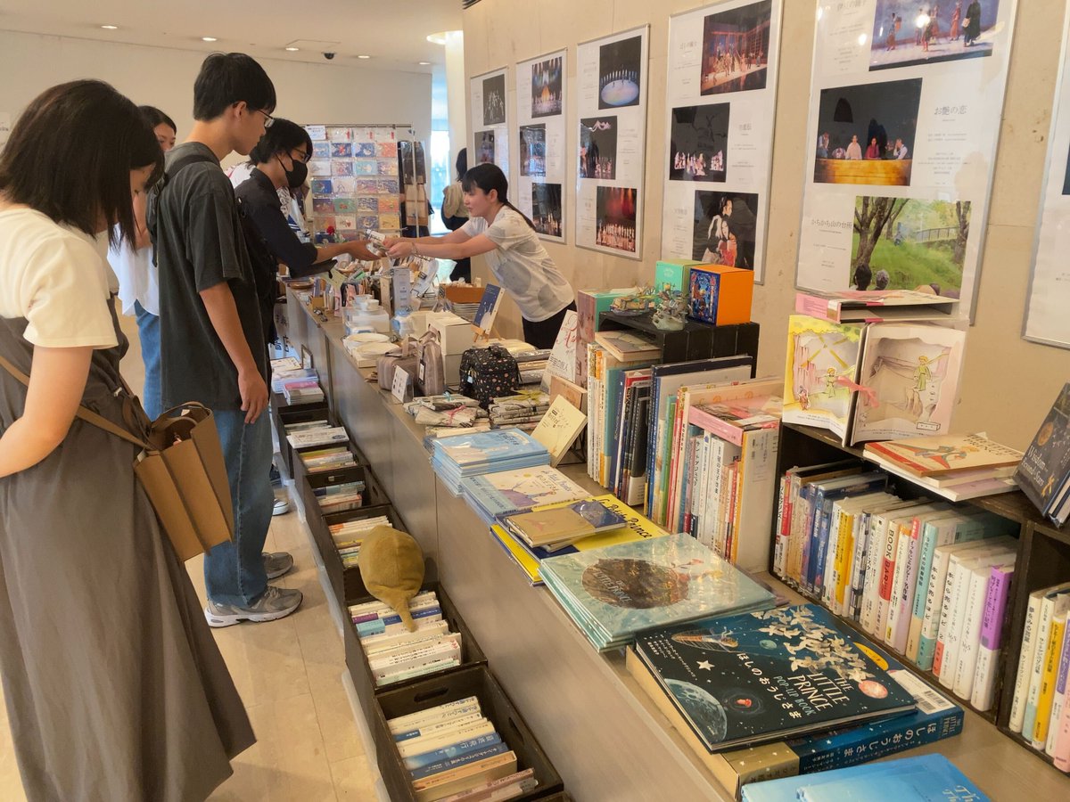 星の王子さま専門の移動書店｜Librairie B612（リブレリ