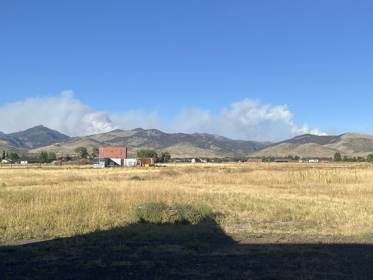 JoshMNBCMT's tweet image. Both fires easily visible from the Sheridan Fire Department. Cloudrest is on the left #mtfire