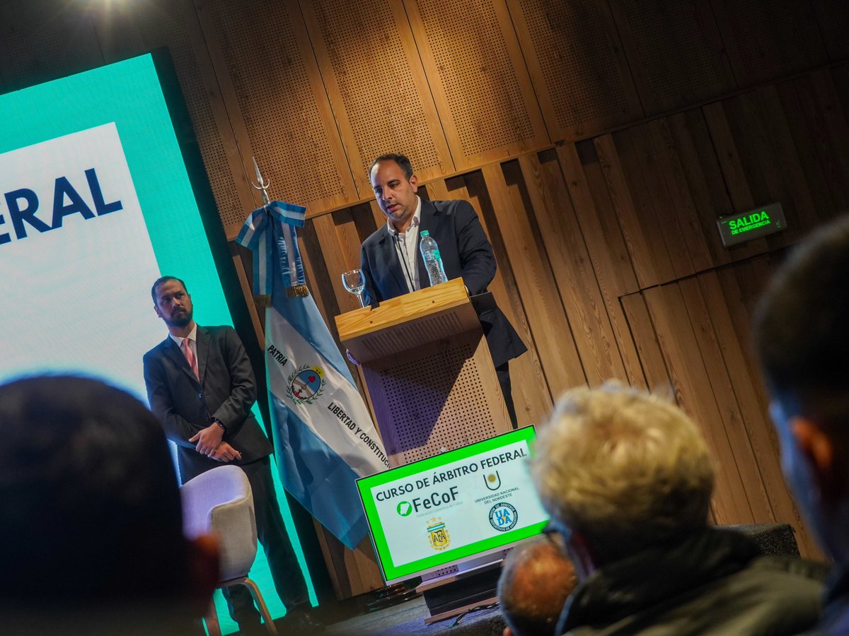 Se firmó un convenio histórico entre <a href="/fecofoficial1/">Federación Correntina de Fútbol (Fe.Co.F.)</a>, <a href="/afa/">AFA</a>, <a href="/unneargentina/">UNNE ⭐⭐⭐</a> y <a href="/UADAOFICIAL/">UADA OFICIAL</a> para el lanzamiento del Curso de Árbitro Federal en Corrientes. Este es un paso más en el crecimiento del fútbol correntino y regional. ¡Entre todos, hacemos crecer el deporte!