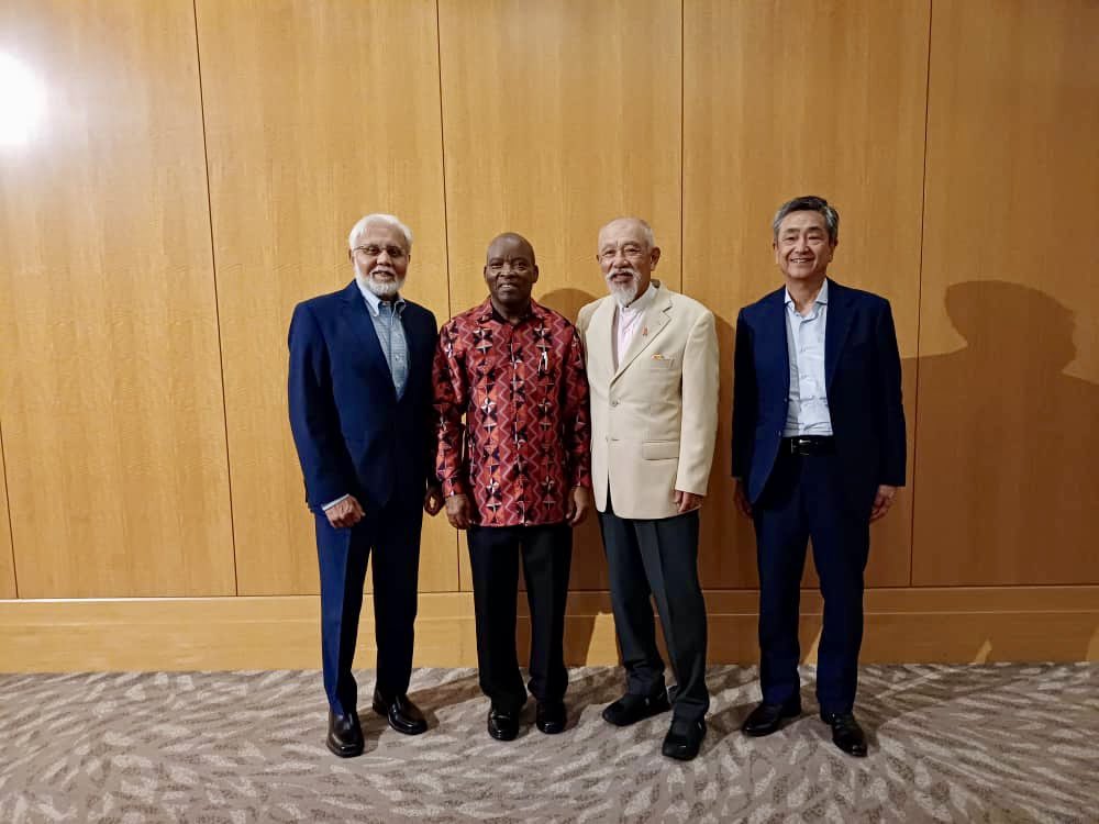 H.E Moses Vilakati (@mosesvilakati) on Twitter photo Had an inspiring meeting with Dr. Amit Roy (SAA Chairperson), <a href="/SasakawaYohei/">Yohei Sasakawa</a> (Honorary Chairperson, The Nippon Foundation), and Shuichi Suzuki (SAA President) at #TICAD9. We discussed avenues of collaboration and ways for advancing agricultural #innovation in Africa.
#AUC🤝#SAA Had an inspiring meeting with Dr. Amit Roy (SAA Chairperson), <a href="/SasakawaYohei/">Yohei Sasakawa</a> (Honorary Chairperson, The Nippon Foundation), and Shuichi Suzuki (SAA President) at #TICAD9. We discussed avenues of collaboration and ways for advancing agricultural #innovation in Africa.
#AUC🤝#SAA