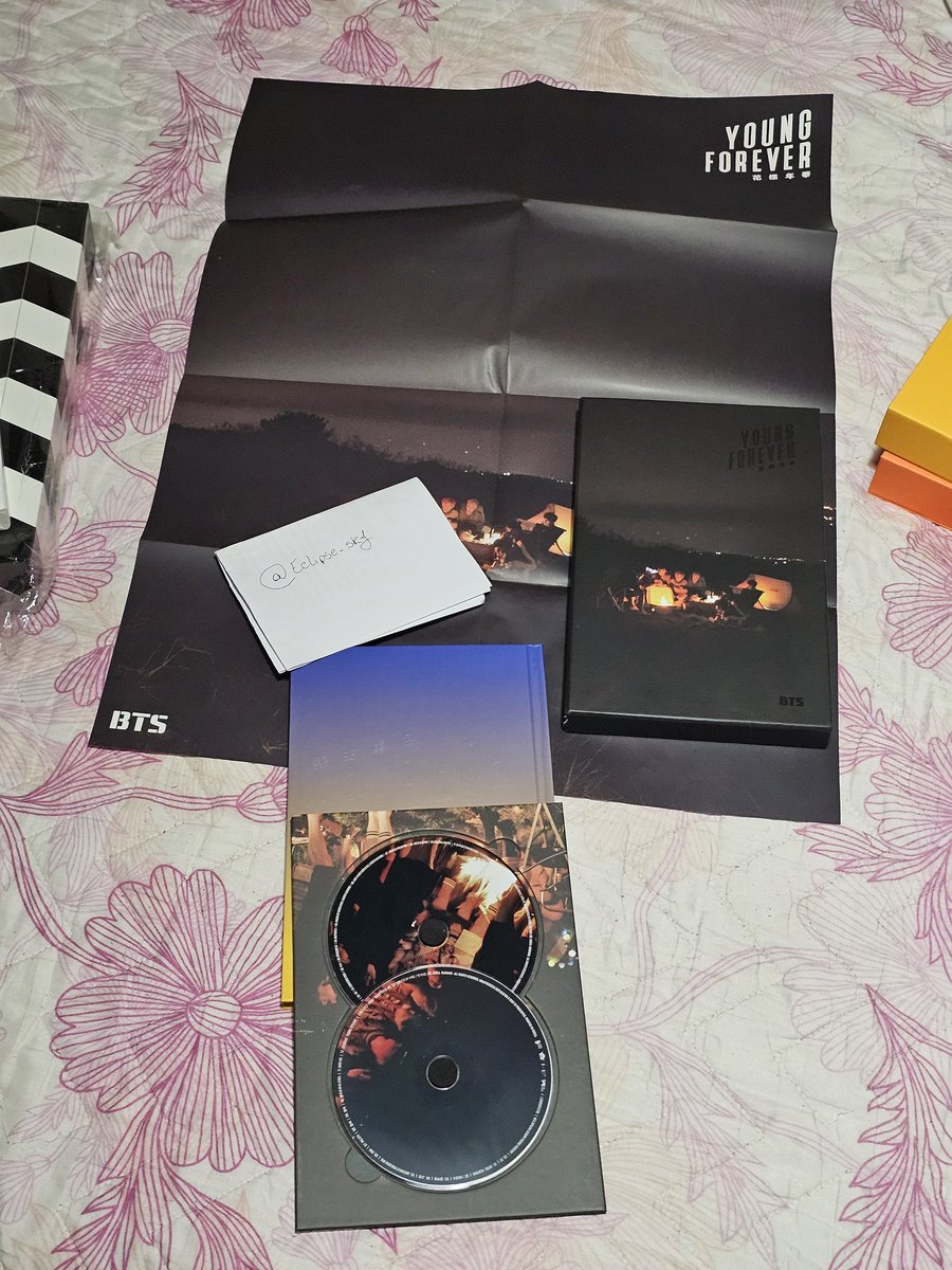 eclipse_skj's tweet photo. Vendo bts album young forever day, night  incompleto R$ 60,00+ frete.
Ou completo com photocard mando foto na dm, 100,00+ frete.
tenho feedbacks. 

@BtstradeBR @tradingcardkpop @vendaetrocakpop @vendas_kpop https://t.co/akRV6cFPfk