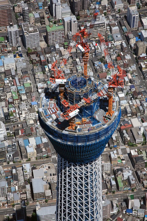 #東京スカイツリー®へ遊びに行く前に！
「世界一高い電波塔」の建設に迫るドキュメンタリーを見ませんか？✨

空中での作業や高さ634m到達の瞬間など、迫力ある映像も満載👍
のべ58万人が関わった大規模な現場のドラマをぜひご覧ください！
youtube.com/watch?v=VMUJ_H…

#大林組 #夏休み