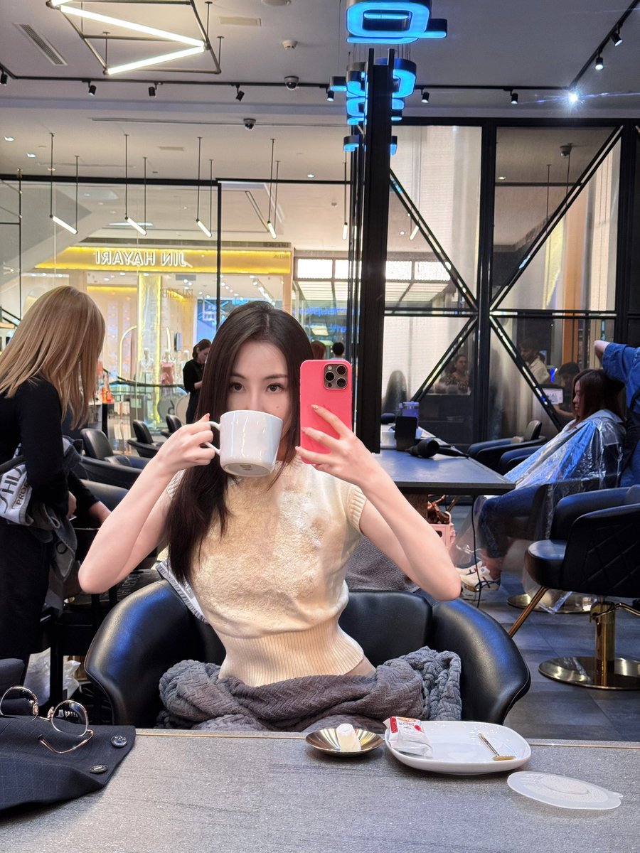 GM💎

就这样恶毒虚荣但是非常美丽的活下去8
(●°u°●)​ 」