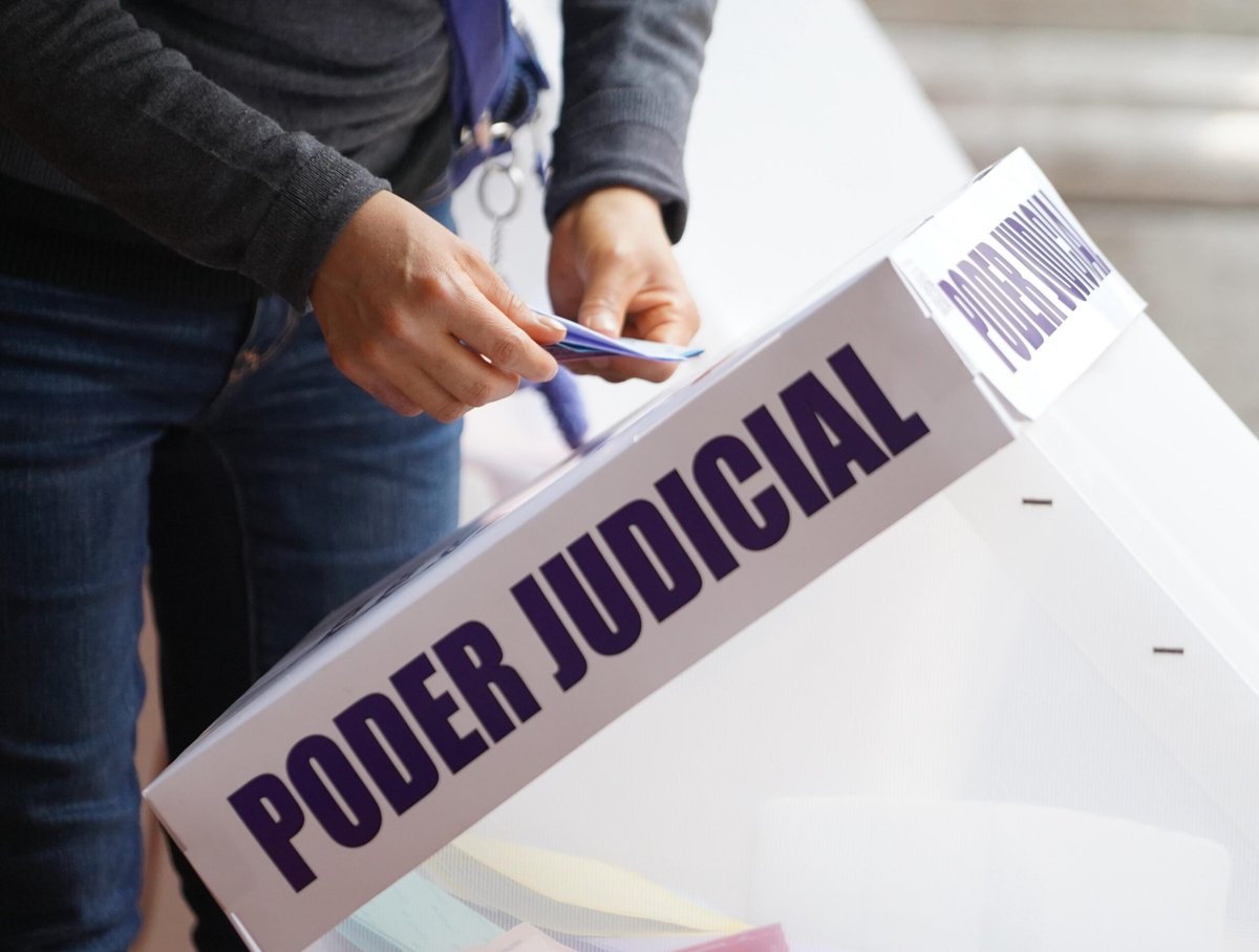 Miguel Angel Lara Otaola 🗳️ (@malaraotaola) on Twitter photo 🚨Alerta🚨
La elección judicial en México debe ser ANULADA
Hubo violación GRAVE a los principios constitucionales y a los estándares de integridad electoral
Gran proyecto de <a href="/ReyesRdzM/">Reyes Rodríguez Mondragón</a> que mañana se discutirá
Va hilo con algunas de las irregularidades de este proceso 🧵 🚨Alerta🚨
La elección judicial en México debe ser ANULADA
Hubo violación GRAVE a los principios constitucionales y a los estándares de integridad electoral
Gran proyecto de <a href="/ReyesRdzM/">Reyes Rodríguez Mondragón</a> que mañana se discutirá
Va hilo con algunas de las irregularidades de este proceso 🧵