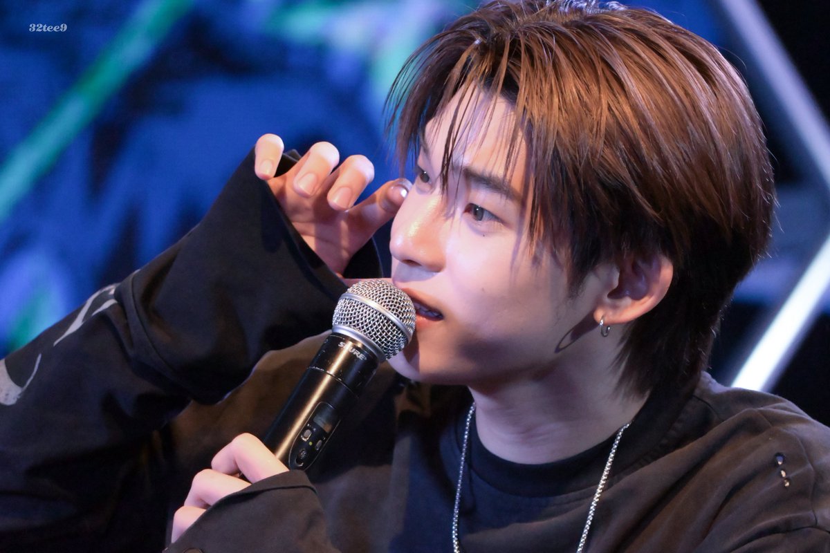 32tee9's tweet photo. 🐶💜🎶

#DEXX1stFansign 
#TEETEE_DEXX 
#twnpich @twnpich https://t.co/6CPsoAWFUt