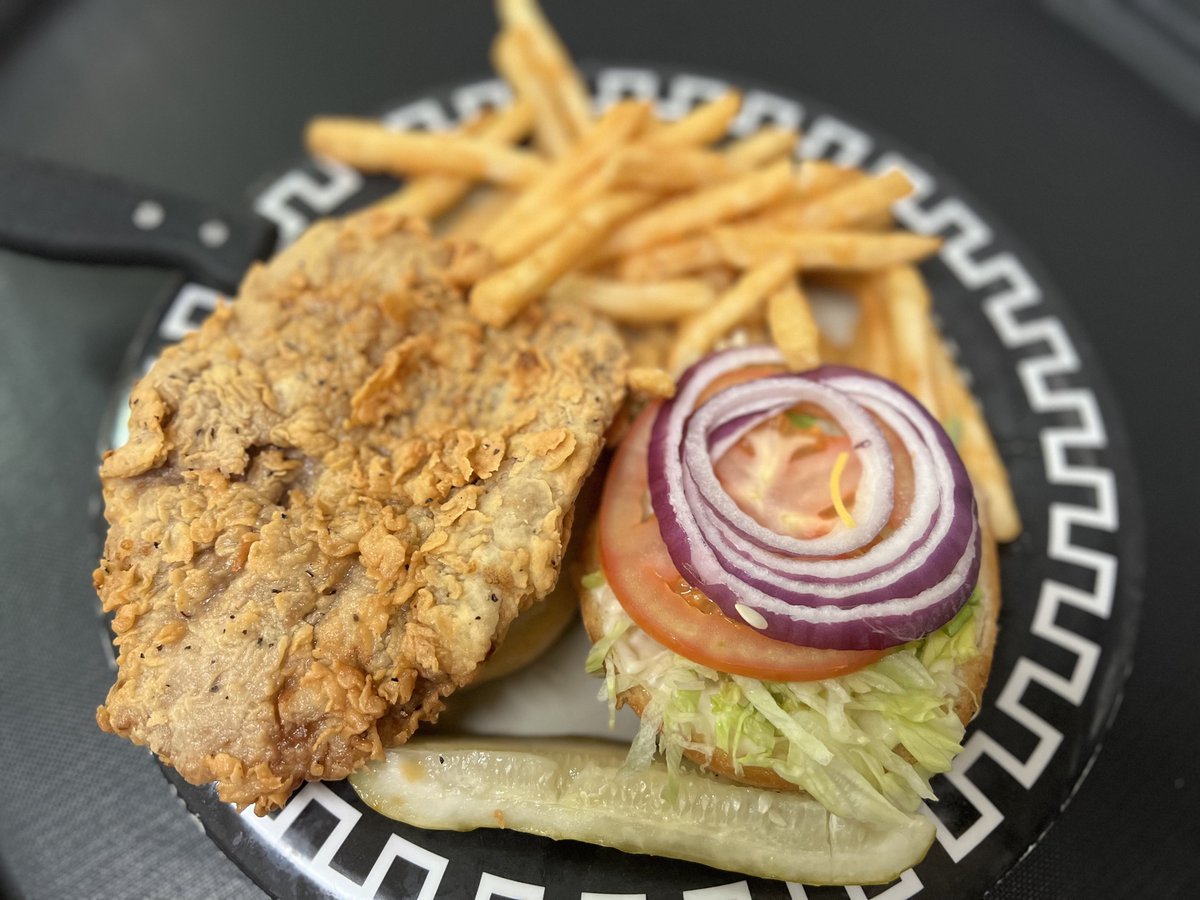 stewarts2C's tweet photo. Chicken Fried Steak: A great new option for lunch or dinner is our Chicken Fried Steak Sandwich, hand-breaded and golden fried. https://t.co/gsfTfkPb83