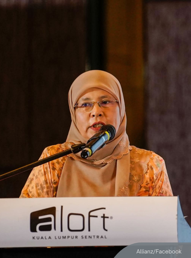 Politicians pose the greatest threat to the Federal Constitution, said former chief justice Tengku Maimun, who reiterated that the prime minister should have no role in judicial appointments.  

"I'm so sorry. Perhaps it's better for me not to elaborate," she added.  

🧵1