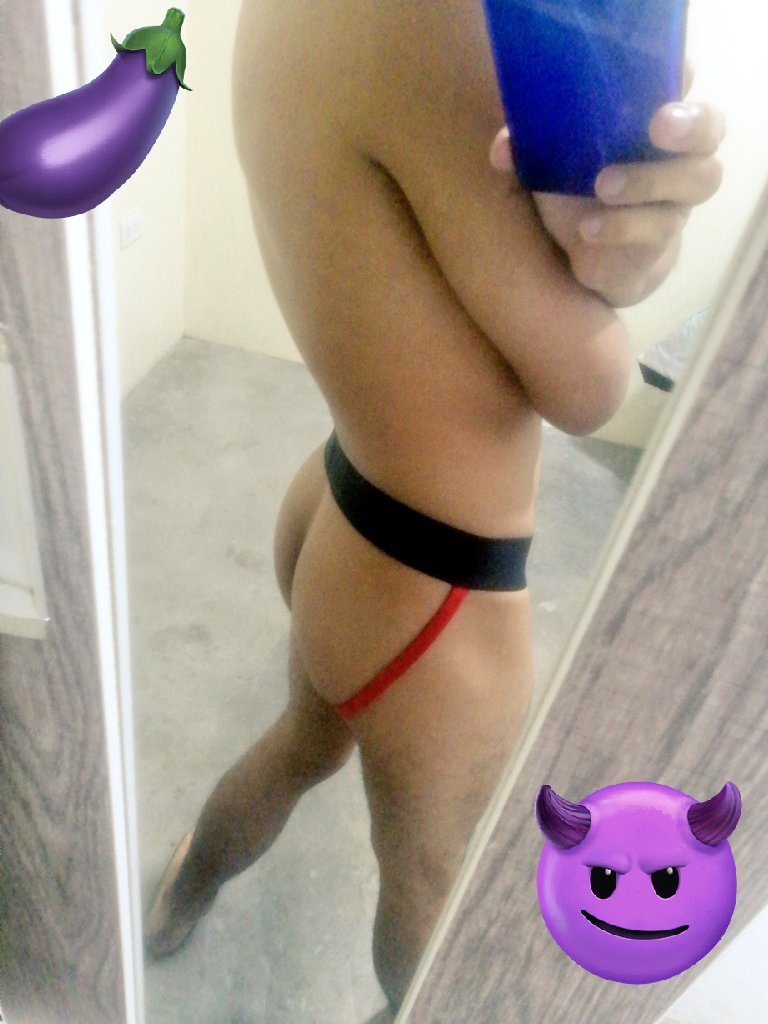 pollitoblack17's tweet photo. 😈😈A ca estamos en Miraflores con muchas ganas de que me den mucha leche 💦💦🍑 https://t.co/brnariONfu