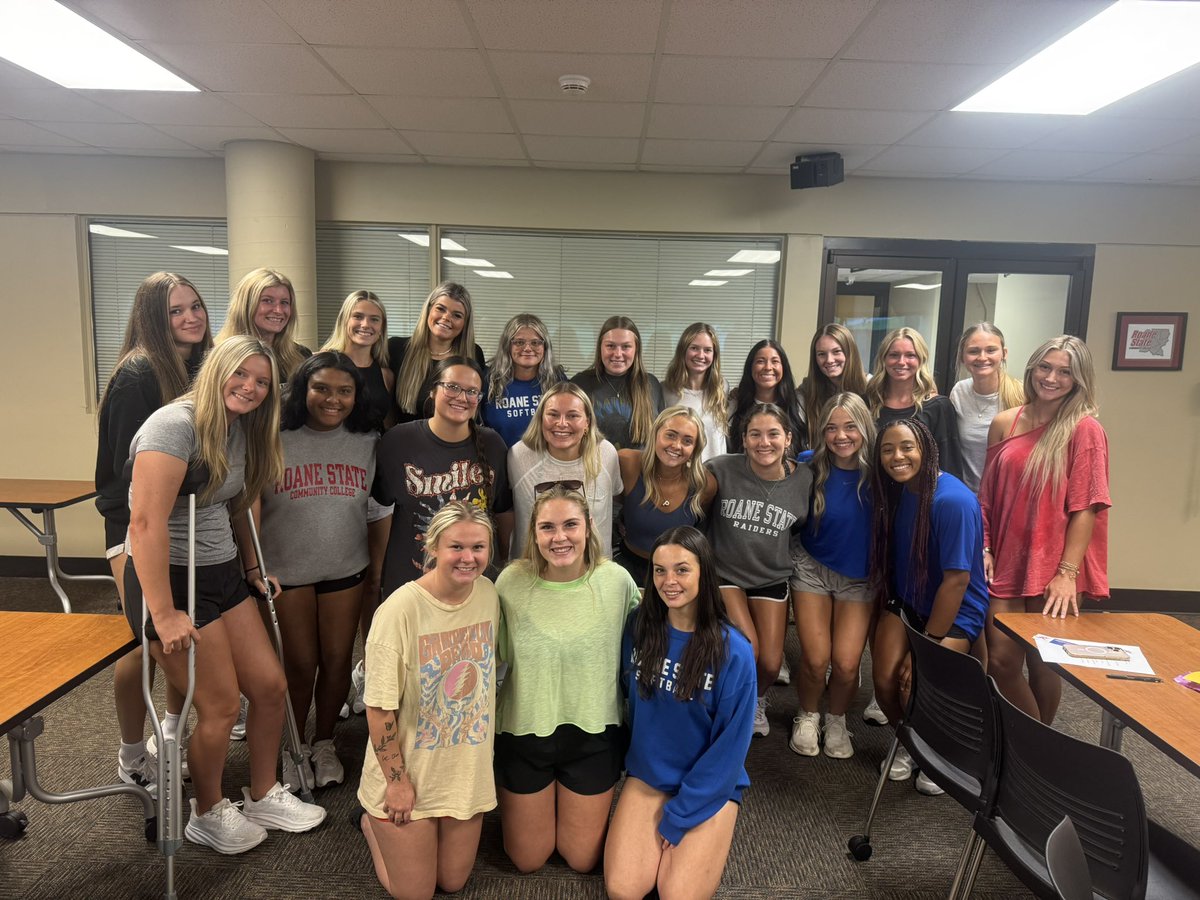 We're back! 
Did you miss us? 
First meeting tonight, first day of classes tomorrow, and first day of practice Thursday! Ready to get things started! ❤️