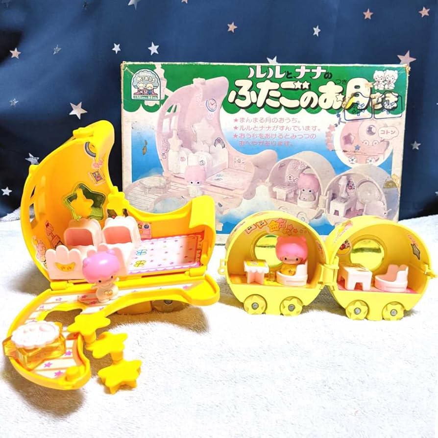 mikkieee_m's tweet photo. この形ではなかったかもだけど、こえだちゃんは遊んでたな。ルルとナナのふたごのお月さまっていうのも遊んだ。おもちゃは結構買って貰ってたと思うけど、きょうだいは5歳も離れた兄だし、自営だし、じーちゃんばーちゃんいて母も大変だったから家では1人で遊ぶことが多かったかな、小さい頃は。 https://t.co/1UQxV1BJ6N