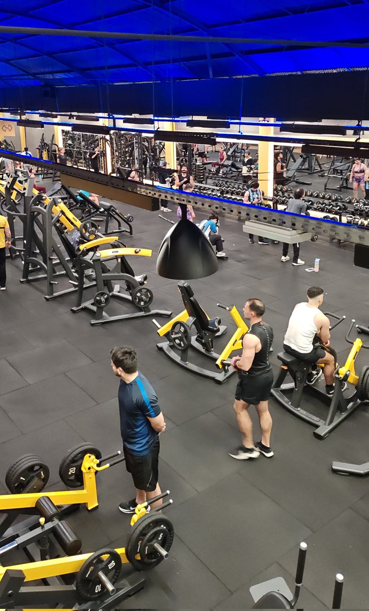 Rowdy__Rocker's tweet photo. Lluvia = Gym más vacío 💪🏼 https://t.co/Hhw4kb7emE