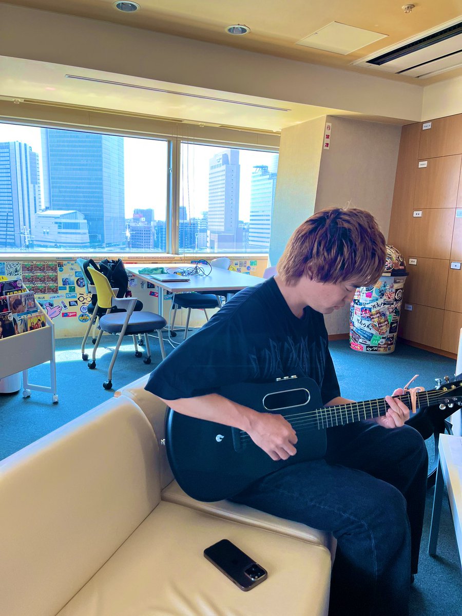Newspeak (@newspeakjp) on Twitter photo 本番前に打ち合わせ中。
ギターも一緒に…ということは…🤫🎸?
FM YOKOHAMA
「Lovely Day (<a href="/LovelyDay847/">Lovely Day♡(FMヨコハマ)</a> )」
10時台後半にReiが生出演🚪✨
📻radiko.jp/mobile/events/…
#lovelyday847 #FMヨコハマ #Newspeak_Rei #GlassDoor #radiko 本番前に打ち合わせ中。
ギターも一緒に…ということは…🤫🎸?
FM YOKOHAMA
「Lovely Day (<a href="/LovelyDay847/">Lovely Day♡(FMヨコハマ)</a> )」
10時台後半にReiが生出演🚪✨
📻radiko.jp/mobile/events/…
#lovelyday847 #FMヨコハマ #Newspeak_Rei #GlassDoor #radiko
