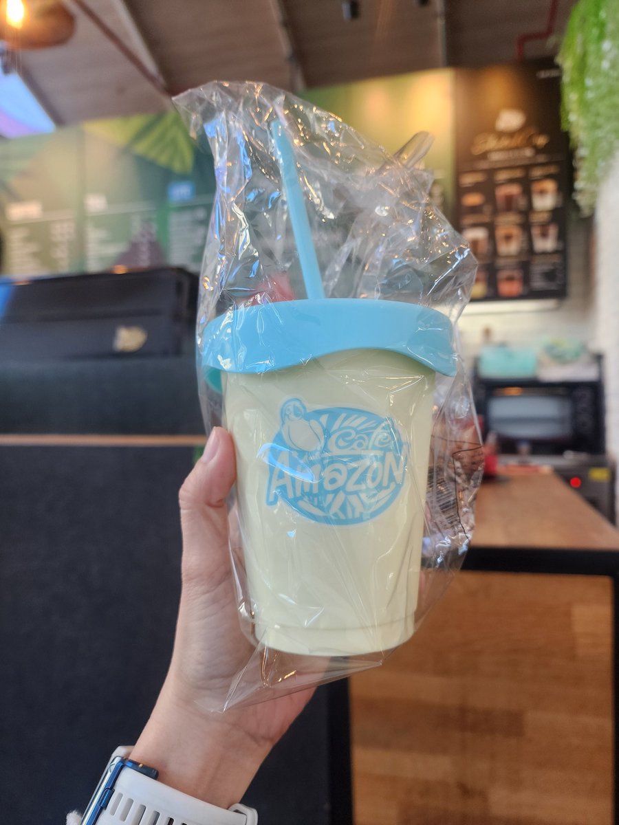 KibzyPiyarat's tweet photo. สวัสดีวันพุธสีฟ้า 🩵☺️🥰
#คาเฟ่อเมซอน #CafeAmazon #แก้วIceCreamCup #แก้วไอติมอเมซอน #ReusableCup https://t.co/OuAUYm54tj