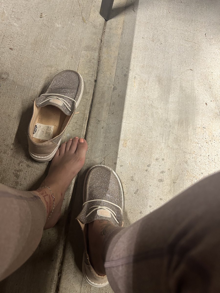 I just know you’re dyingggg to see more aren’t you??🥰 send and maybe I’ll show you…