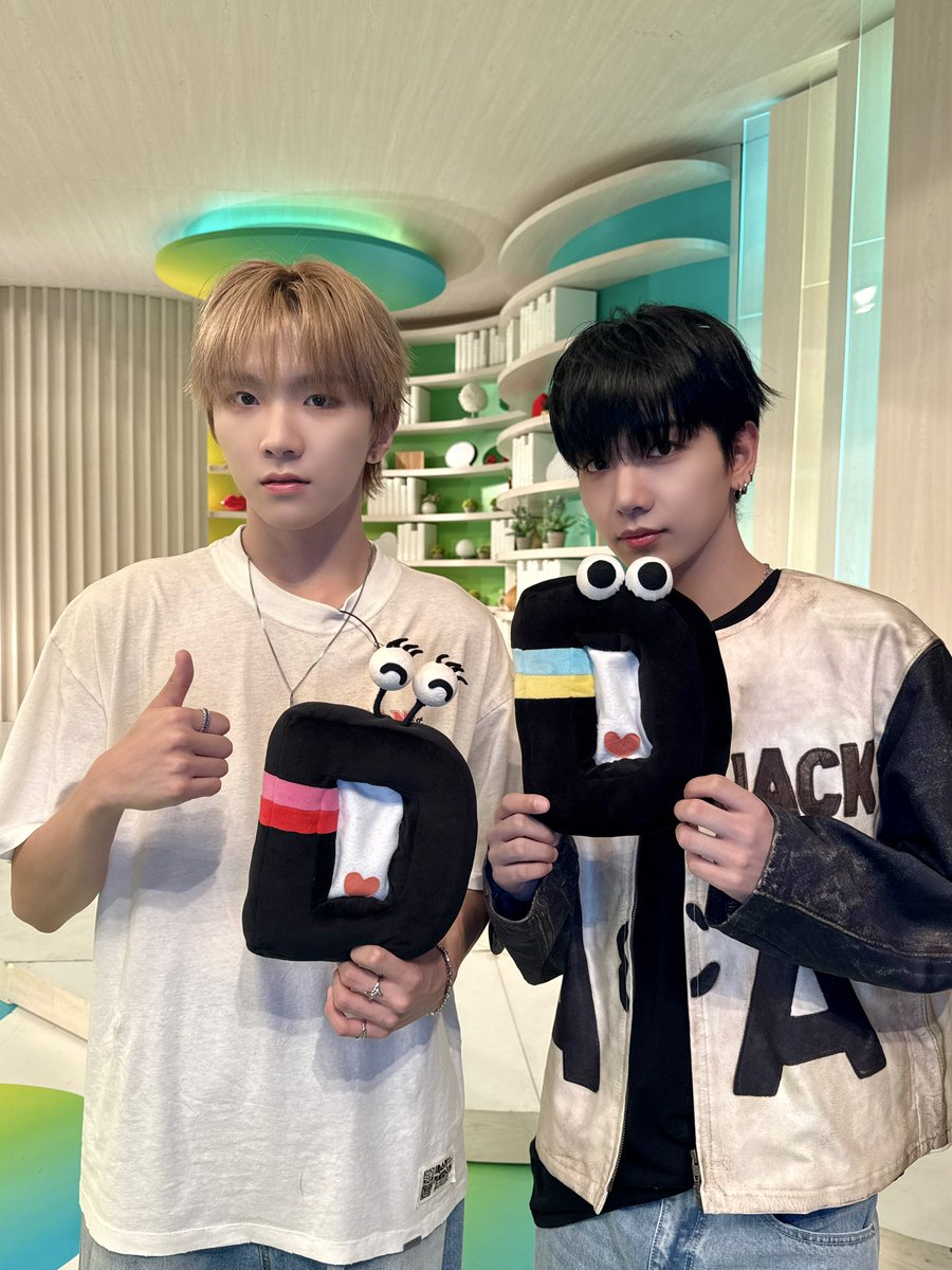 DayDay.【日テレ公式】 (@ntv_dayday) on Twitter photo \ #DayDay.🌱放送中!/
ゲスト🌟
﹉﹉﹉﹉﹉
#JAEHYUN さん& #WOONHAK さん
(#BOYNEXTDOOR)が生出演🚪
<a href="/BOYNEXTDOOR_KOZ/">BOYNEXTDOOR</a>
<a href="/BOYNEXTDOOR_JP/">BOYNEXTDOOR JP</a> \ #DayDay.🌱放送中!/
ゲスト🌟
﹉﹉﹉﹉﹉
#JAEHYUN さん& #WOONHAK さん
(#BOYNEXTDOOR)が生出演🚪
<a href="/BOYNEXTDOOR_KOZ/">BOYNEXTDOOR</a>
<a href="/BOYNEXTDOOR_JP/">BOYNEXTDOOR JP</a>