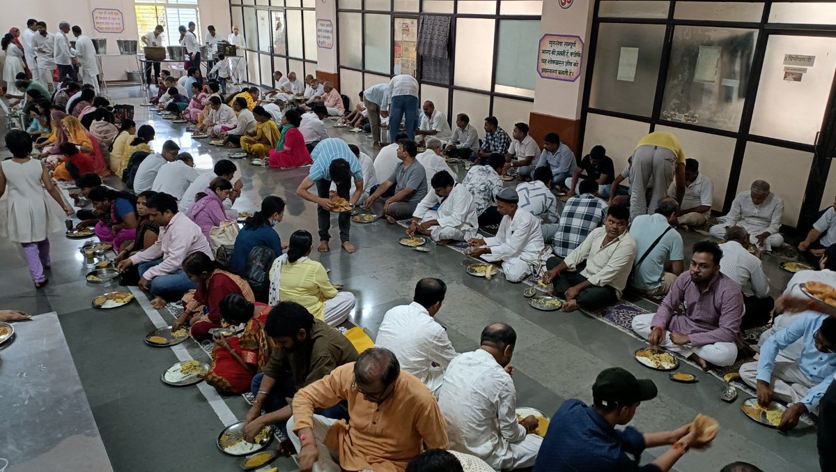 On 10.08.25, #Ashram  #Bengaluru held a convention to raise awareness about the principles of Sanatan Dharma, as guided by Sant Shri Asharamji Bapu.

Devotees also took a pledge to expand the reach of the Rishi Prasad magazine by distributing it to people. ashramblr.org/a/what-was-tol…