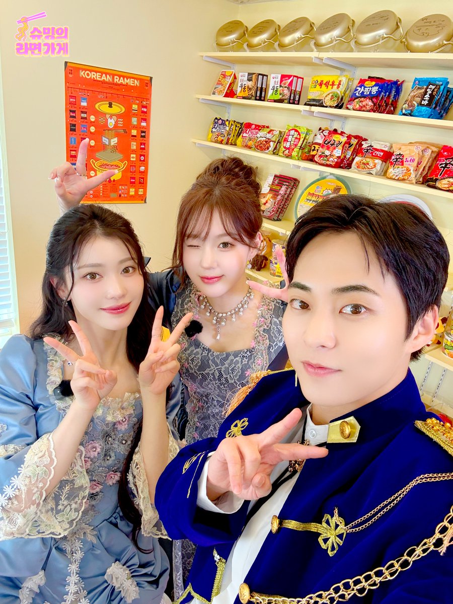 Xiumin_store's tweet photo. <슈밍의 라면가게>
열세 번째 손님 Kep1er 샤오팅&amp;김채현과
슈사장님의 인증 사진📷

#슈밍의라면가게 #XIUMIN_STORE
#시우민 #XIUMIN
#Kep1er #케플러
#샤오팅 #XIAOTING
#김채현 #CHAEHYUN

@XIUMIN_INB100
@official_kep1er

EP.13 다시 보러 가기
➡️ https://t.co/ESUWTtv8Je https://t.co/2sUzpaP3gX