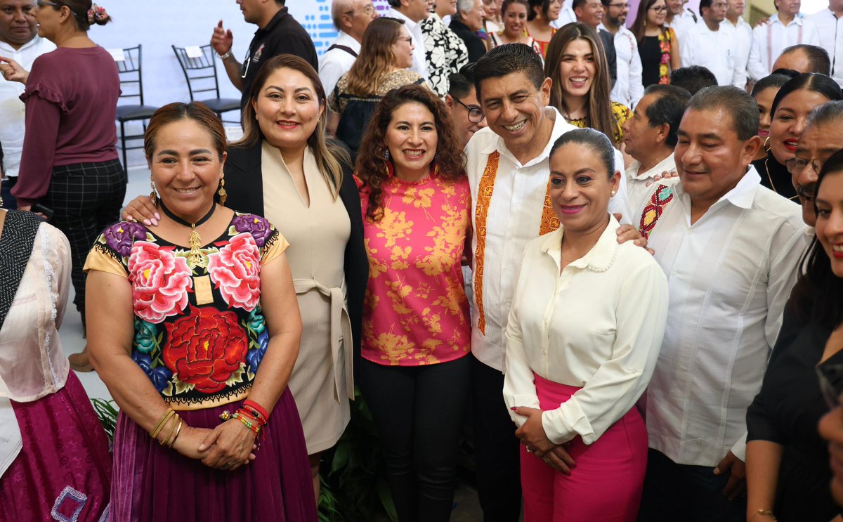 Como parte de las mesas de trabajo, informativas y de participación ciudadana referentes a la Nueva Constitución de #Oaxaca, encabecé el espacio de “Gobierno municipal”; donde escuchamos la voz de diversas organizaciones, regidores del distrito Xll y sociedad civil. 

Durante su