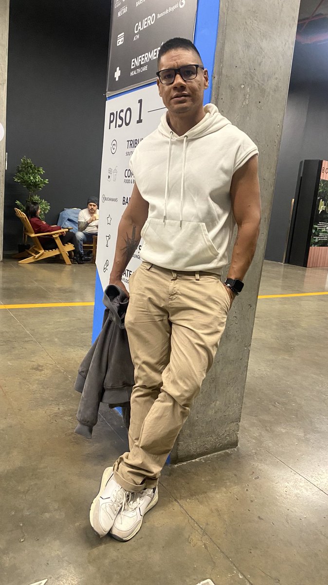 Josué Antonio (@mr_aidan) on Twitter photo Esta noche es para pasarla muy rico… Esta noche es para pasarla muy rico…