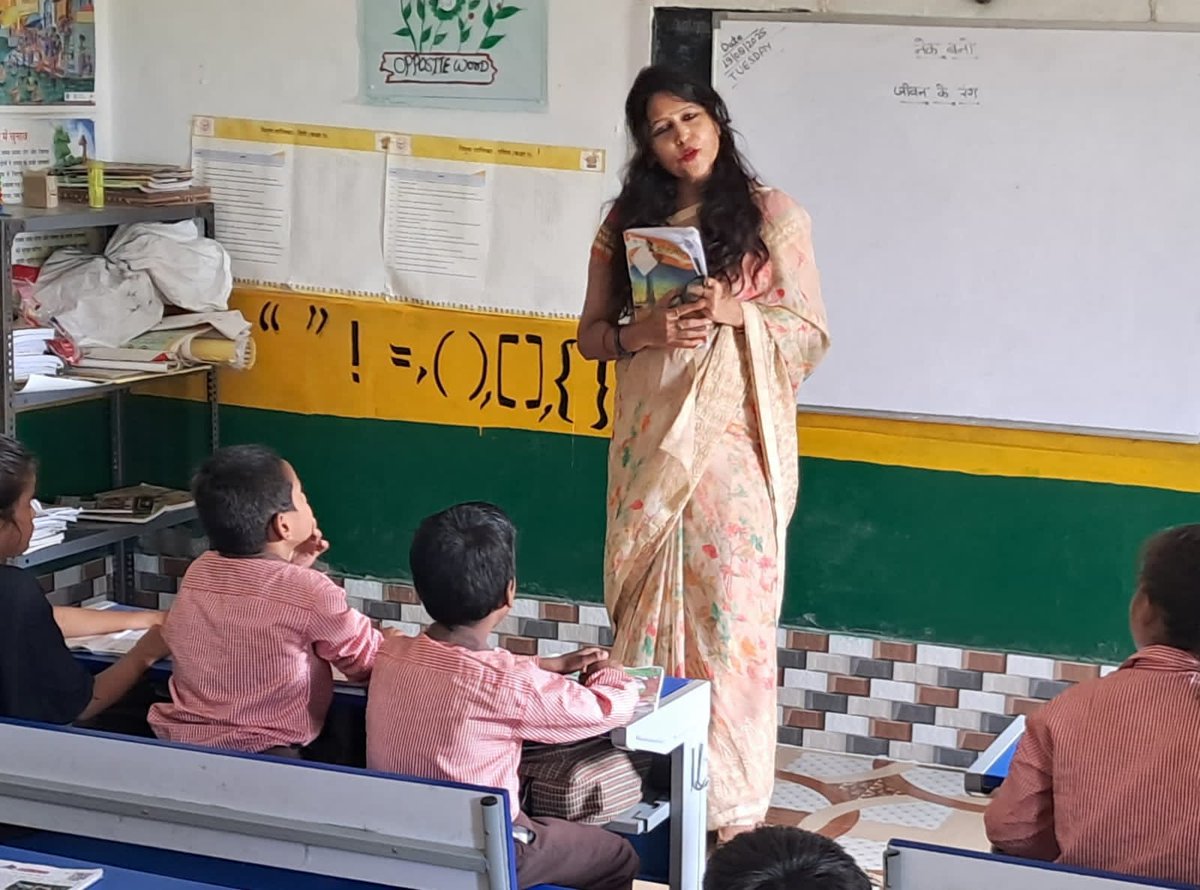 हर बात सफलता मिले ये आवश्यक तो नहीं लेकिन असफल होकर भी सफलता के लिए निरंतर प्रयास हमें एक दिन अवश्य सफल बनाते हैं। रुकना मना है, थकना मना है।
#सुप्रभात_दोस्तो