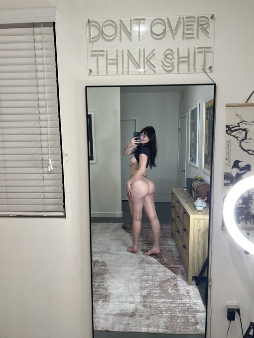 Watch Lily Alcott's leaked NSFW photo on TwXstars