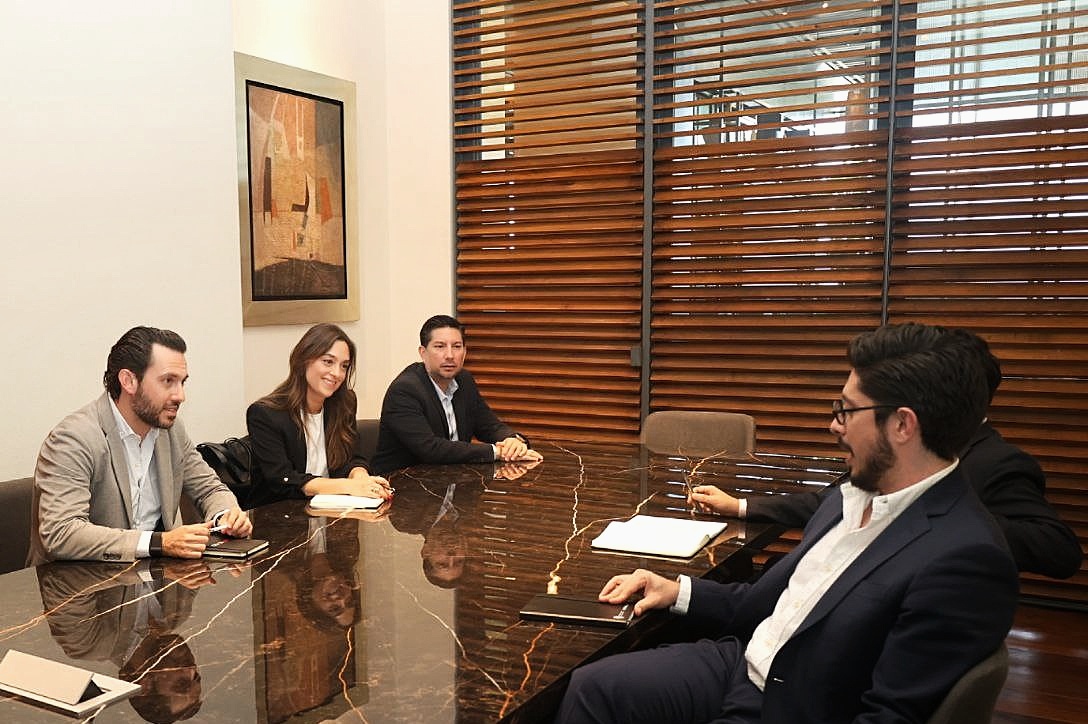 Bernardo Cueto (@bernardocuetomx) on Twitter photo 📍Desde la Ciudad de México nos reunimos con Jorge Paoli, presidente de la Asociación Nacional de Cadenas Hoteleras, así como con ejecutivos de <a href="/Uber_MEX/">Uber Mexico</a> y <a href="/AmChamMexico/">American Chamber/Mexico</a> con el objetivo de seguir construyendo una agenda común que impulse al turismo como prioridad nacional.
Desde 📍Desde la Ciudad de México nos reunimos con Jorge Paoli, presidente de la Asociación Nacional de Cadenas Hoteleras, así como con ejecutivos de <a href="/Uber_MEX/">Uber Mexico</a> y <a href="/AmChamMexico/">American Chamber/Mexico</a> con el objetivo de seguir construyendo una agenda común que impulse al turismo como prioridad nacional.
Desde