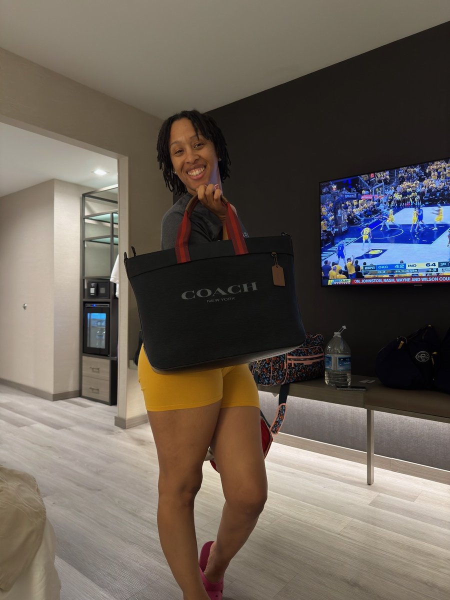 Herb5BG's tweet image. S/O to all the teachers out there going back to school and a special S/O to my favorite teacher @AuburneJ 😜 #TeachersPet #FutureEducators