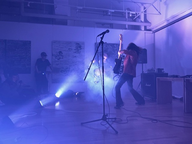 OtaruCity's tweet photo. →鼓膜が破れるのではないかと思うほどの爆音、めまいのするようなライトの点滅、そして危機的な状況を連想させるスモークによる演出は、まさに「脳動」、これまで誰も経験したことのないようなパフォーマンスでした。 https://t.co/2Np5vcyOQK