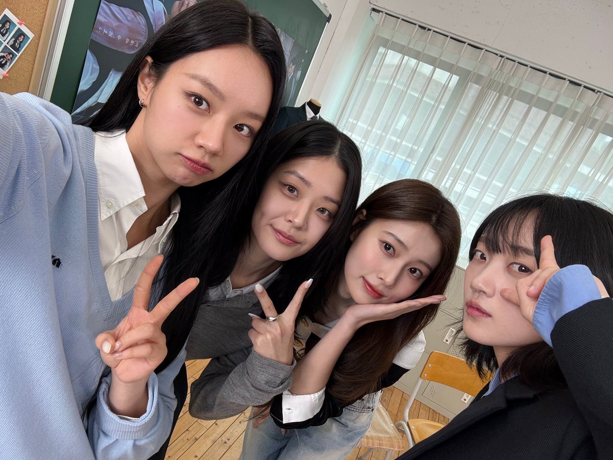 Okay but if #FriendlyRivalry is getting an animated series (to repay fans love it seems), then they can/better give us a Season 2 as well. 😭🙏

Anything to see Jaeyi/Seulgi/Yeri and Kyung together on our screens again.