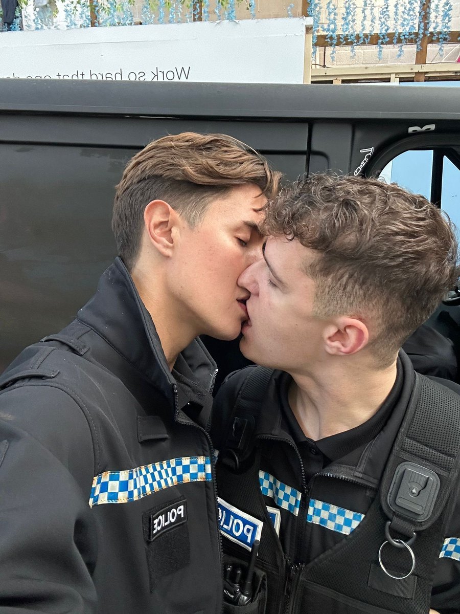 Bi-candy (@decostagabriel) on Twitter photo 