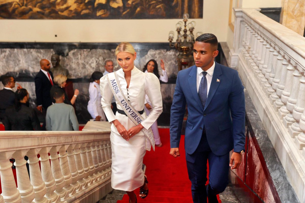 itzjamespeter's tweet image. Welcoming Miss Universe 2024 Victoria Kjær and Miss Rep. Dominicana 2025 Jennifer Ventura Thank you for Visiting us today in the National Palace 👑👸🏼👸🏽