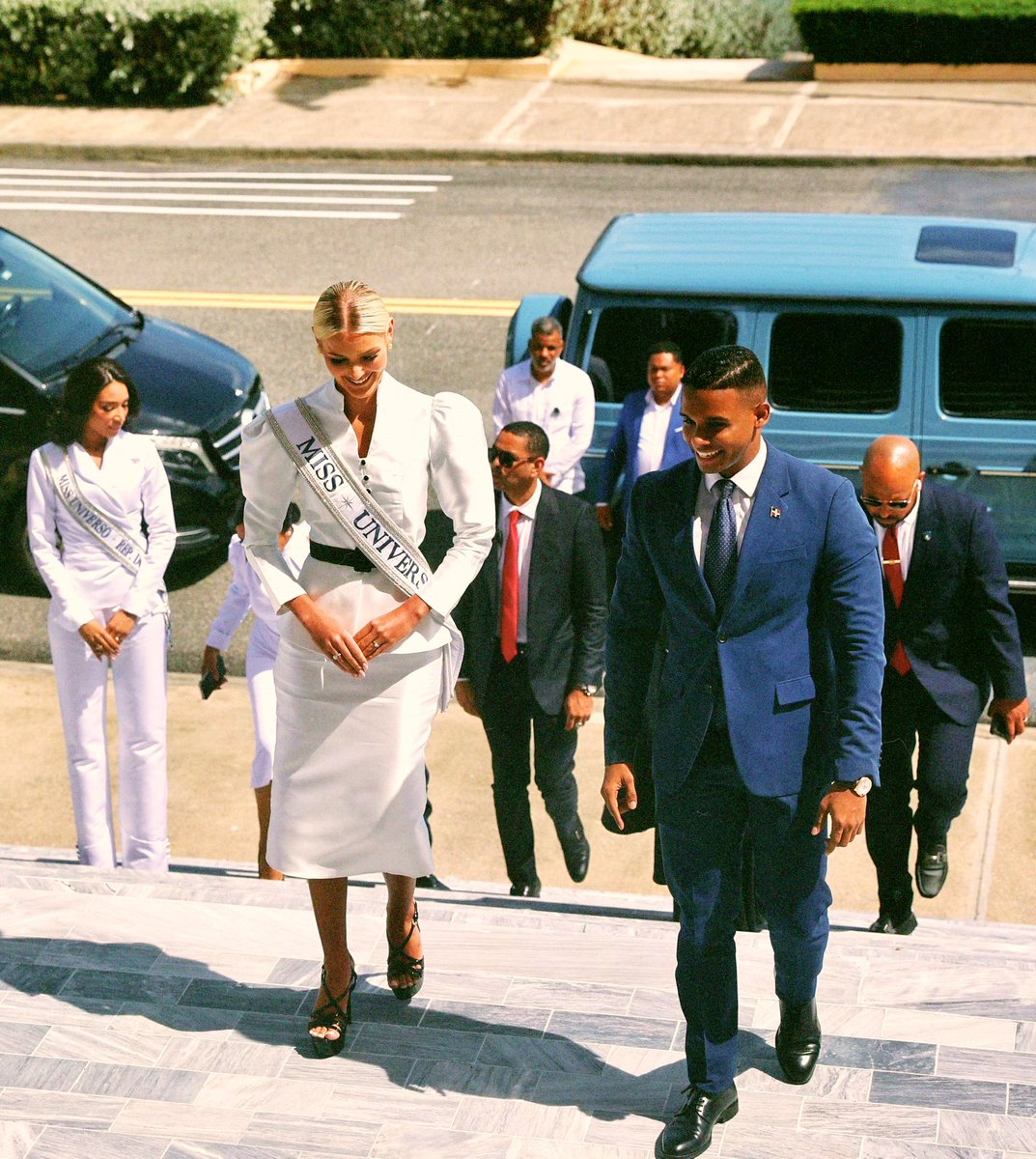 itzjamespeter's tweet image. Welcoming Miss Universe 2024 Victoria Kjær and Miss Rep. Dominicana 2025 Jennifer Ventura Thank you for Visiting us today in the National Palace 👑👸🏼👸🏽