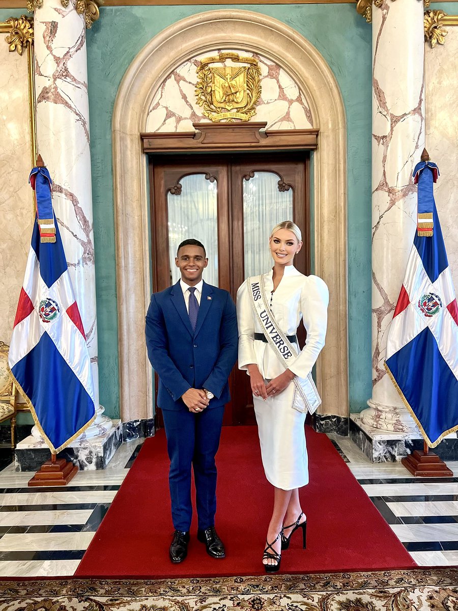 itzjamespeter's tweet image. Welcoming Miss Universe 2024 Victoria Kjær and Miss Rep. Dominicana 2025 Jennifer Ventura Thank you for Visiting us today in the National Palace 👑👸🏼👸🏽