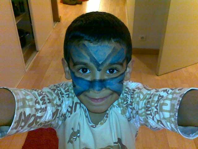 v2lmn's tweet photo. A Superhero taking a selfie 🌟 https://t.co/bA6dBPO3DE