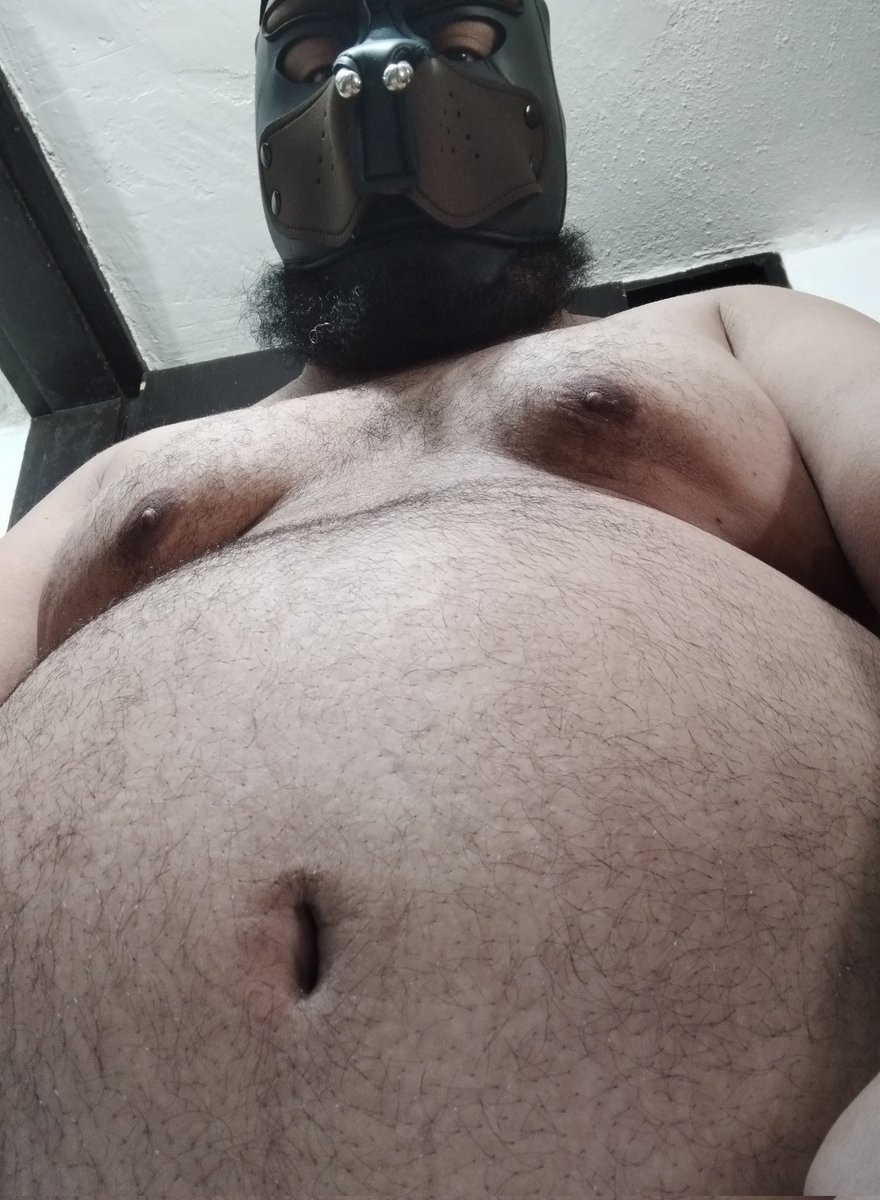 Trying the new mask.
Not actually into the pup, but I like how it fits. 
#TummyTuesday #fatbear #fatbelly #fatfur