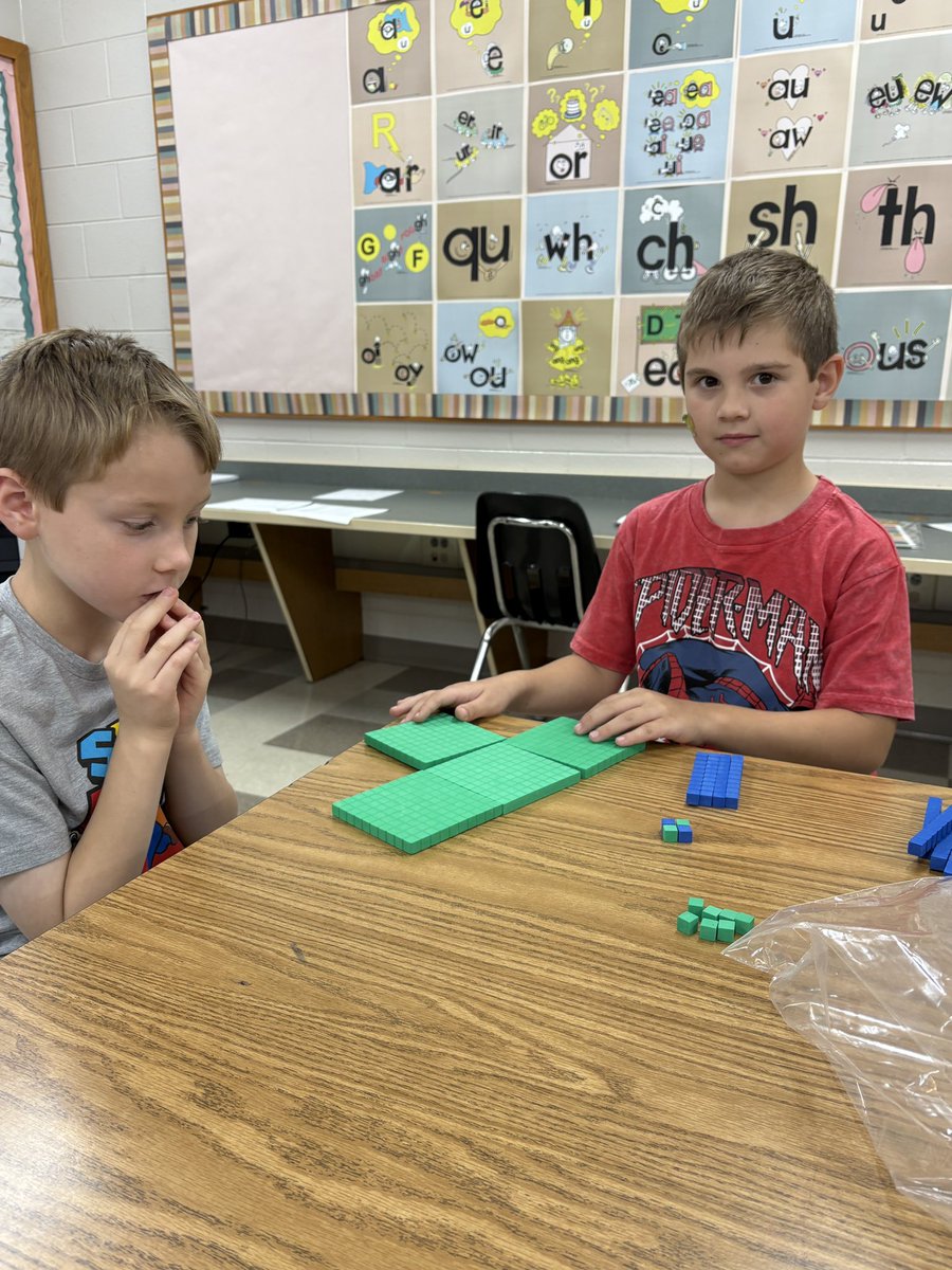 MrsGrahamSCE's tweet photo. SCE math groups are in full swing, and these second graders are doing great things with place value! 🔢

#newpalproud @JKehrt_SCE @SCEMrDehr https://t.co/ztlaOCeWKA
