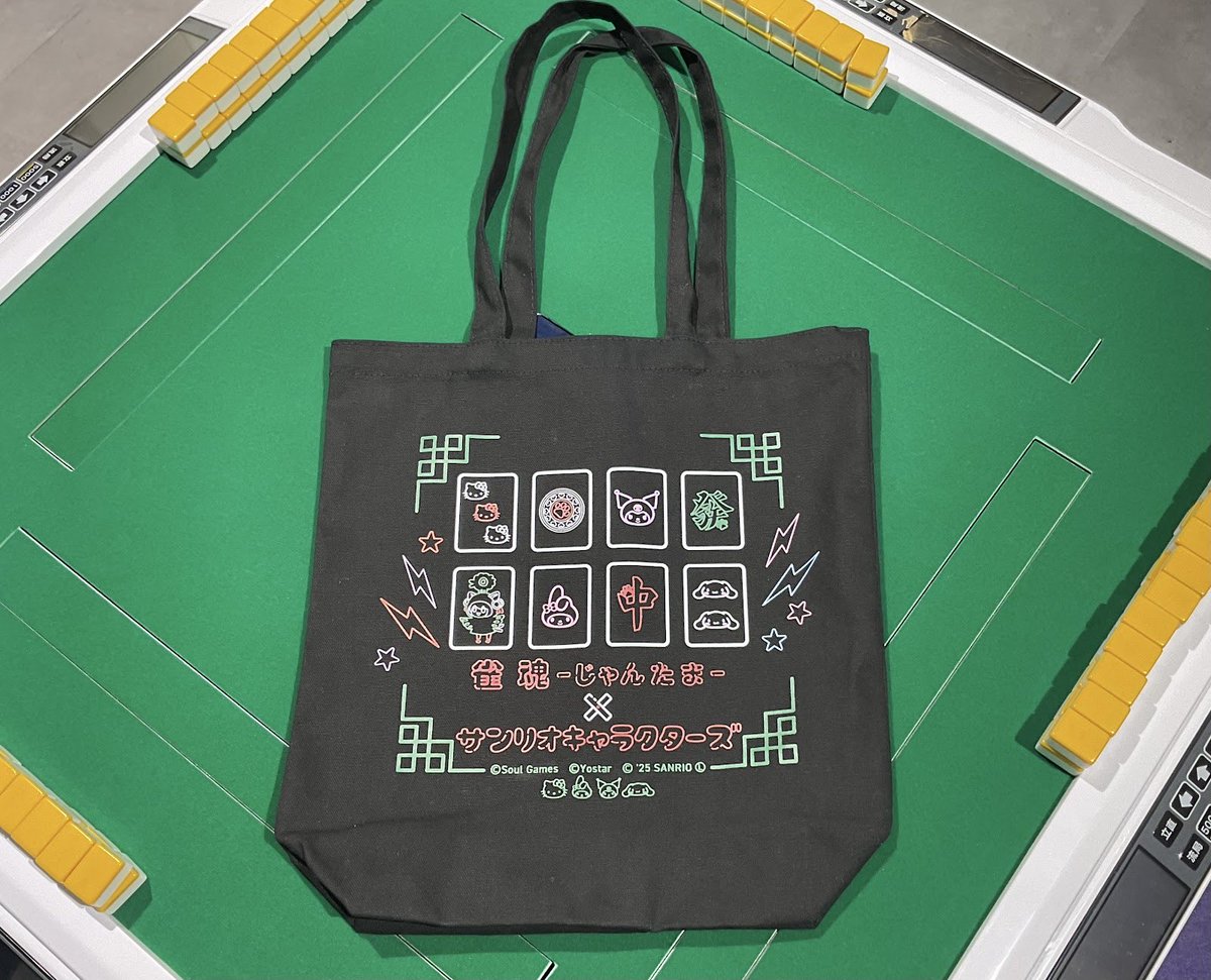 ˗ˏˋ 🐾開催中🐾 ˎˊ˗
【雀魂-じゃんたま-×サンリオキャラクターズ　POP-UP SHOP in OSHI BASE Harajuku】

✨商品紹介✨
『トートバッグ　¥3,300(税込)』

黒地にネオン風のデザインが映える、スタイリッシュなトートバッグ✨
しっかり素材で、推し活にも普段使いにもピッタリです！🐾