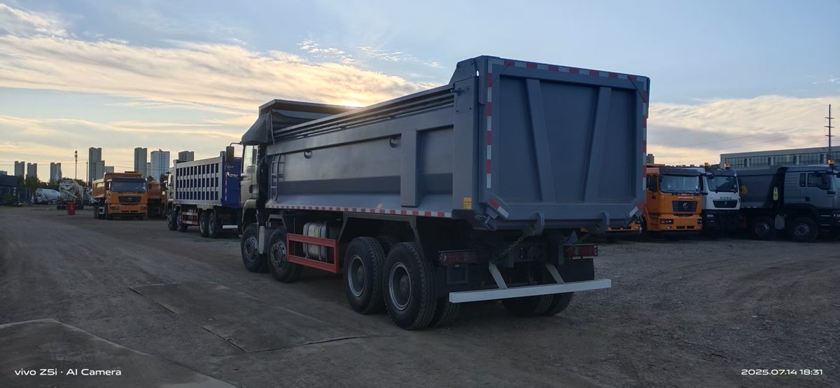 HuFreda's tweet image. HOWO 8*4 Dump Truck 🚢