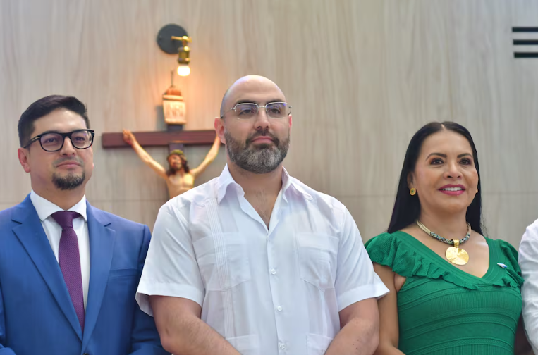 eluniversocom's tweet photo. Asesores del Consejo de Participación Ciudadana concluyen que Mario Godoy no puede ser ‘criminalizado’ por defender a narcotraficantes e inadmiten 19 impugnaciones en selección de vocales de la Judicatura https://t.co/p5ZdfnDNmN https://t.co/fi9yUz8JmD