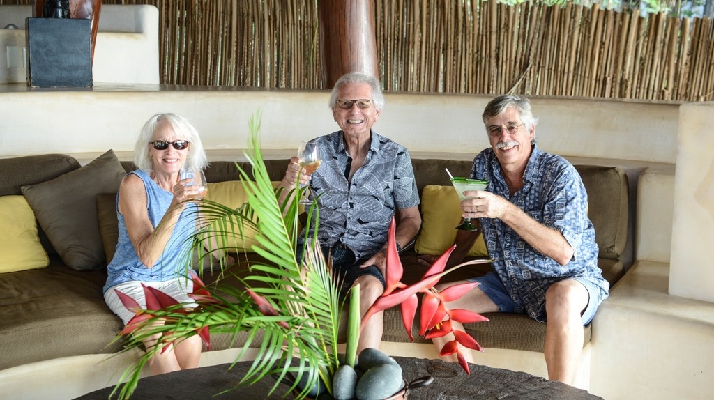 A perfect blend of great conversation and unforgettable moments. 🍸 #TimelessEvening #TrueConnection #Troncones #VillaMilagro