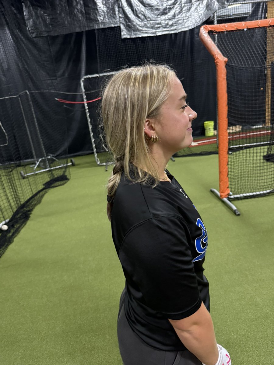 FoxHeadDevelop1's tweet photo. Hair game and 🥎 game is 💰@aylinmorrow12 https://t.co/z0K3Wl3QQM