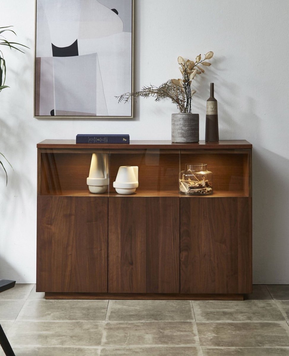 天然木を使用した高級感のある「NEWイソラ」シリーズ。LED照明付きの