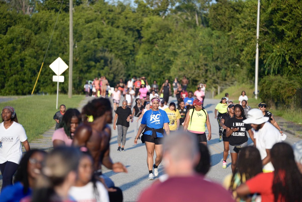 NewEmergingKing's tweet image. 342 strong tonight in Albany.
We ran, we prayed, we lit candles, and we honored the life of Rasheed Moore.

Bad news might get headlines, but the good news is right here—people choosing health, unity, and hope over violence.

We are the traffic. 🕯️✊🏾