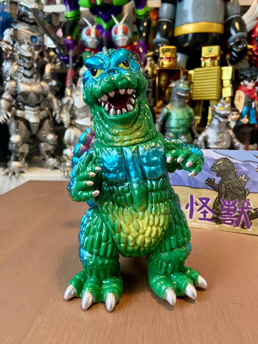 vuRxsLd1Ul2Z3bB's tweet photo. 開封〜⁉️

ストレンジギャラリー　ゴジラ　モスゴシです。

ええ顔しとるのぉ〜

#ゴジラ　 #STRANGEGALLERY
#モスラ　#ソフビ　#墓場の画廊 https://t.co/vTJ331nOqz