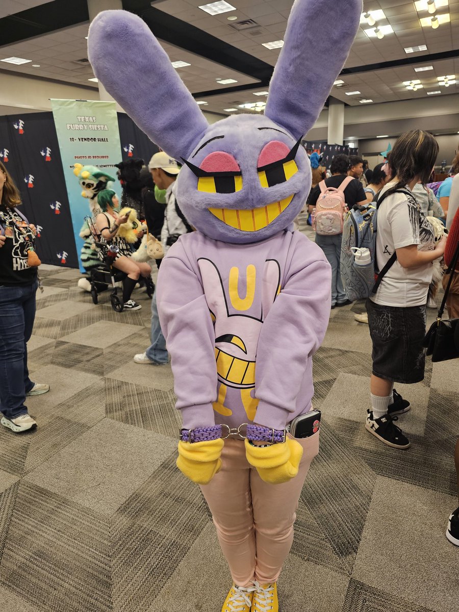 Shout out to the booth who got very excited to see me in Jax and immediately handcuffed me