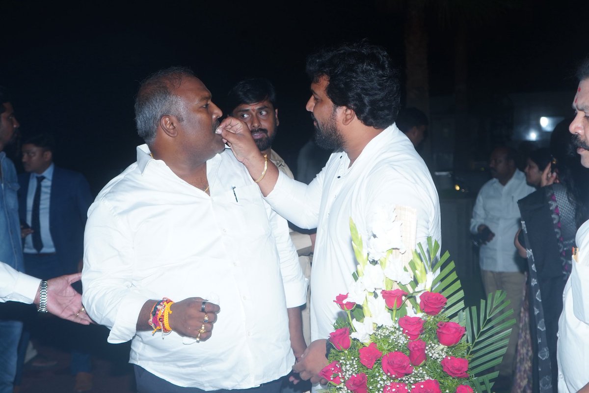 Sivadath27's tweet image. మాకు నిత్యం అండగా నిలబడే మా అన్న, యలమంచిలి శాసనసభ్యులు, జనసేన పార్టీ ముఖ్య నాయకులు, మా ఉత్తరాంధ్ర ముద్దుబిడ్డ శ్రీ సుందరపు విజయ్ కుమార్ @vijaysundarapu గారికి హృదయపూర్వక జన్మదిన శుభాకాంక్షలు తెలియజేస్తున్నాను. #sivadath @mnadendla @JanaSenaParty @PawanKalyan @NagaBabuOffl