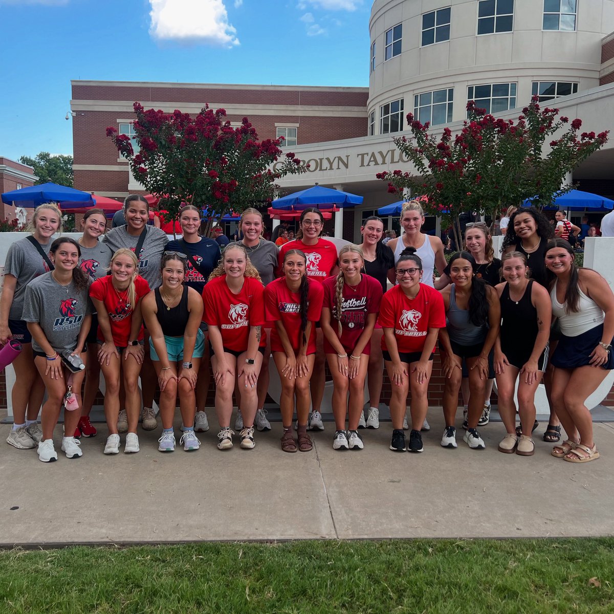 They’re here and we couldn’t be more excited! 😼

Thanks to @rogersstateu for hosting the Back 2 School party for the university! What a fun way to celebrate with the entire student body! 

#HillcatSoftball #ALLIn #Back2School
