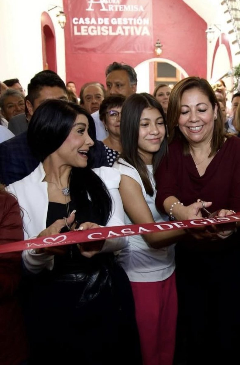 BruceJulis's tweet image. Es lamentable que a pesar de los señalamientos hechos a la titular de la @CDHPuebla esté ahí en primera fila, lo que refuerza que su IMPARCIALIDAD  no existe y nuevamente en horas de trabajo, en actos que ni siquiera son OFICIALES @CNDH @ONU_derechos @article19mxca