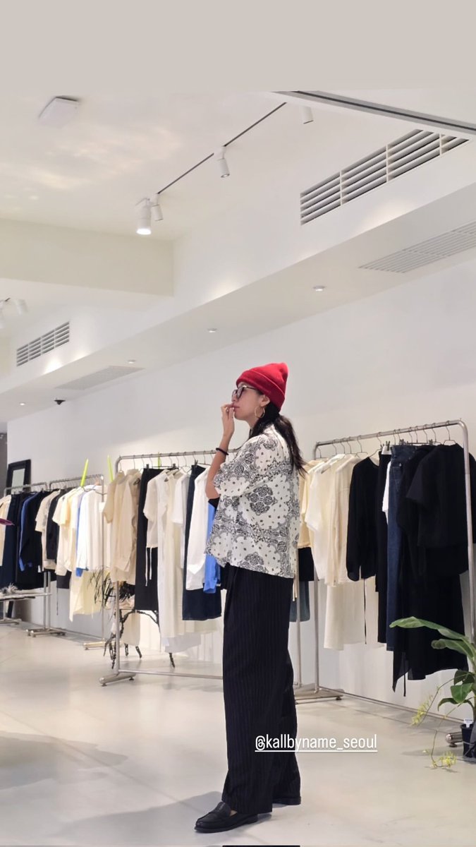 250820 • Han Hyojoo via Instagram Story

@.kallbyname_seoul 🙌🏼❣️

Supporting my beloved Misun unnie's new brand @.kallbyname_seoul 🙌🏼

#HanHyoJoo #한효주 #ハン・ヒョジュ