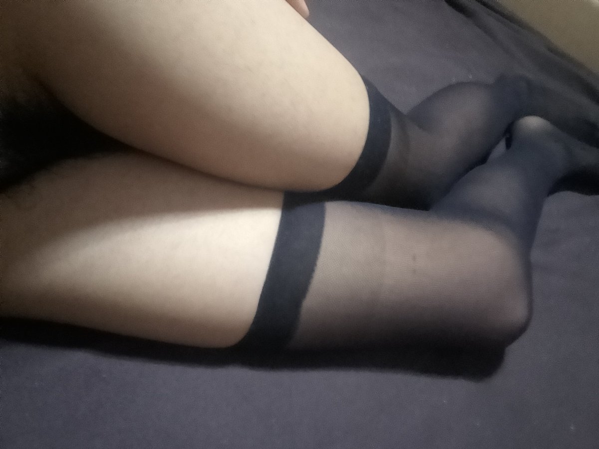 Spawn760335's tweet photo. Me preguntó si realmente le gustaría a alguien un ratito que se viste así 😓#femboy #muslos #gay https://t.co/oJQgYoHRc0